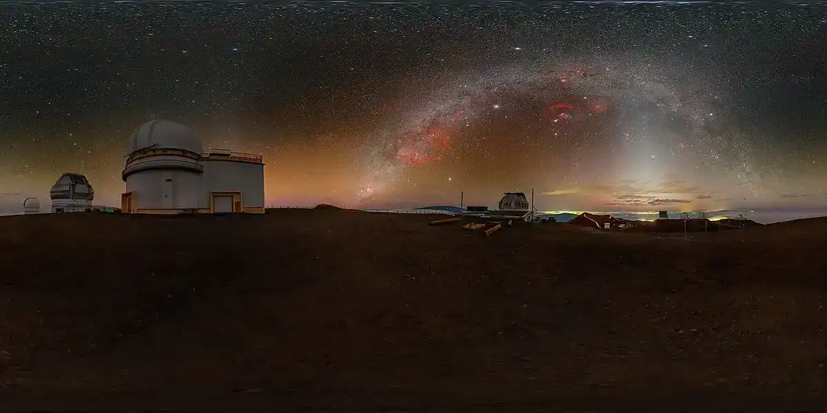 Weiter Blick über ruhige Landschaft / Panorama